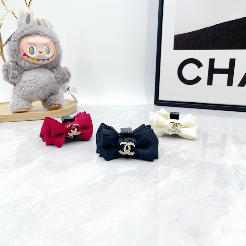 CHanel Hair Grab clip dx69